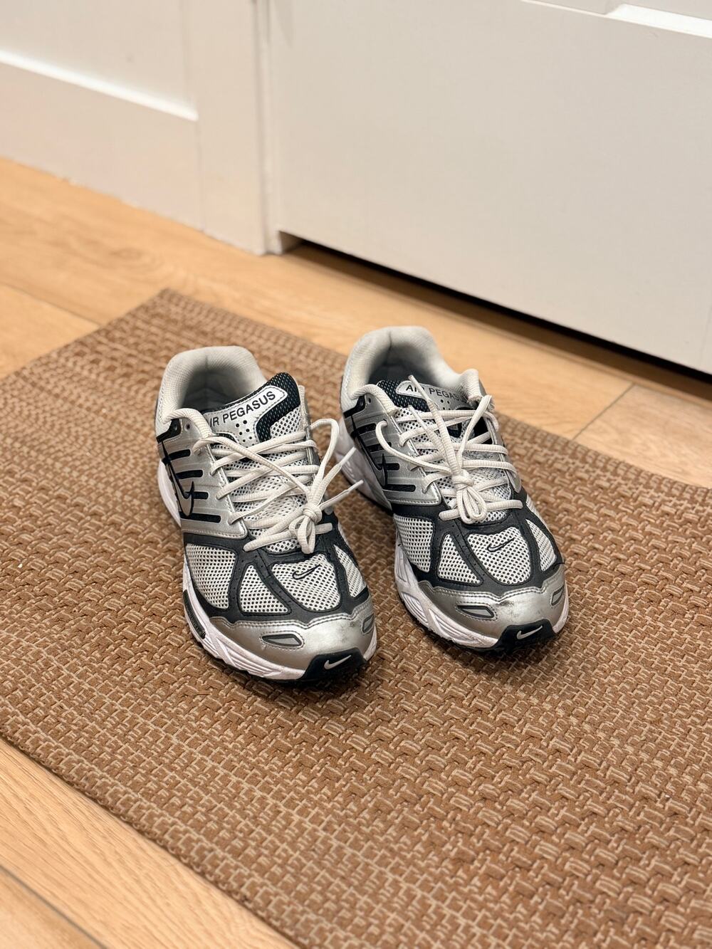 Nike Air Pegasus 2K5 Silver & Black Men’s Sneakers Size 11.5
